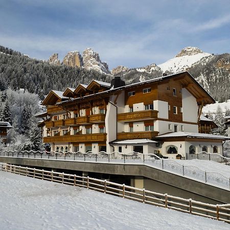 Alpenhotel Panorama Campitello di Fassa Exterior foto